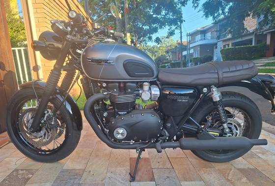 TRIUMPH BONNEVILLE T120 BLACK 1200 